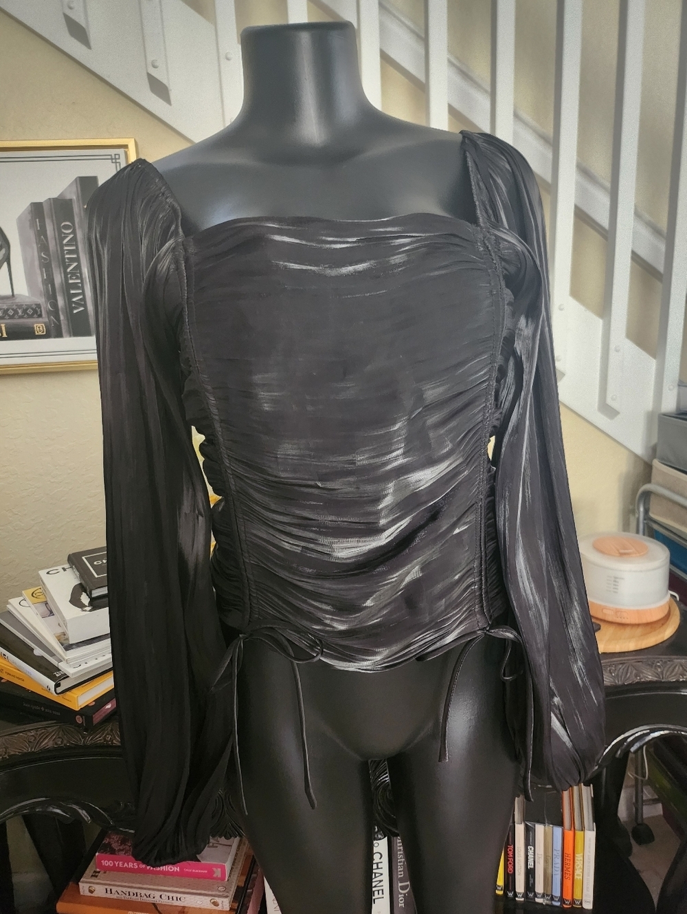 Line & dot top Size M NWOT